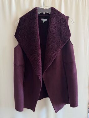 Susina Burgundy Faux Shearling Suede Open Drape Front Vest sise M